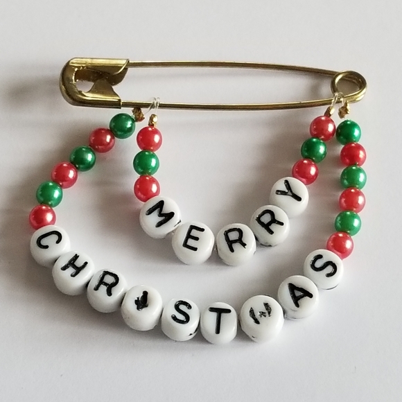 Handmade Merry Christmas brooch beaded letters safety pin red green - Picture 9 of 11